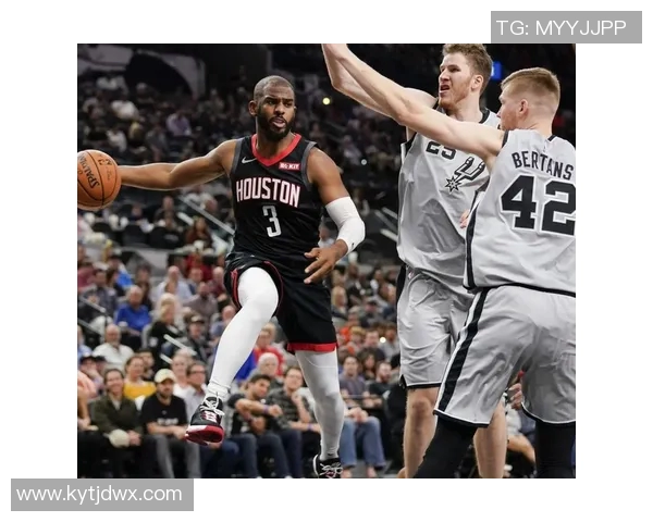 马刺与快船激战正酣NBA赛场精彩对决引发球迷热议